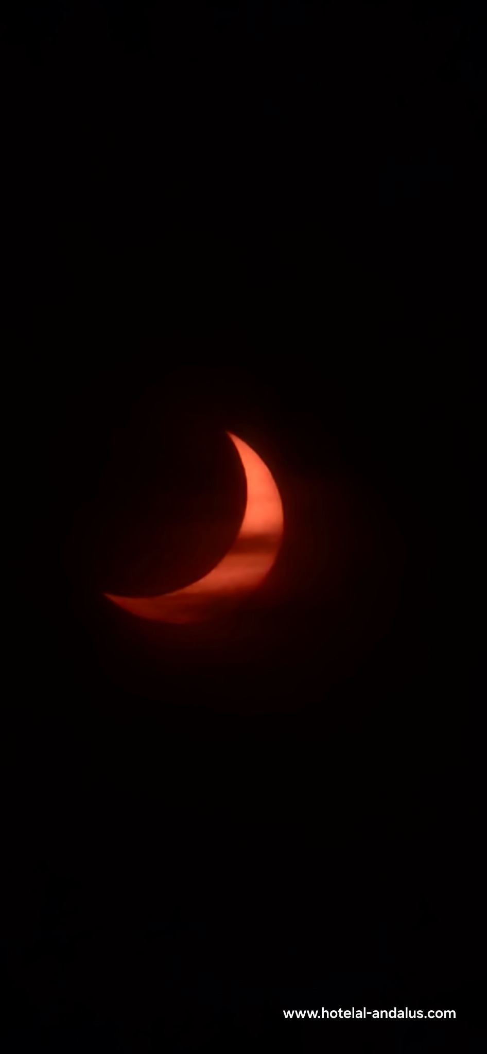 Eclipse solar reciente fotografiado por el Hotel Al-Ándalus Peal