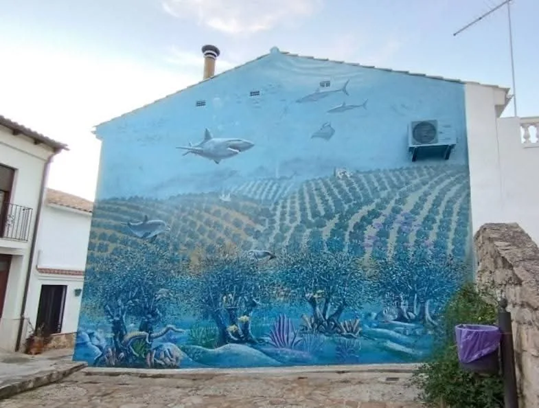 Mural de Faustino Castillo integrado en el entorno urbano