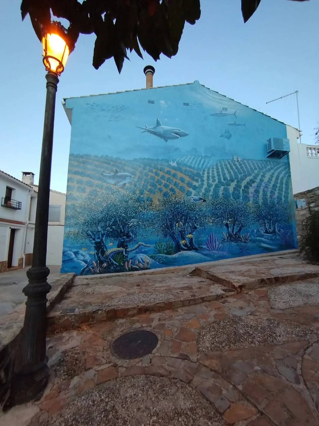 Mural vertical de Faustino Castillo