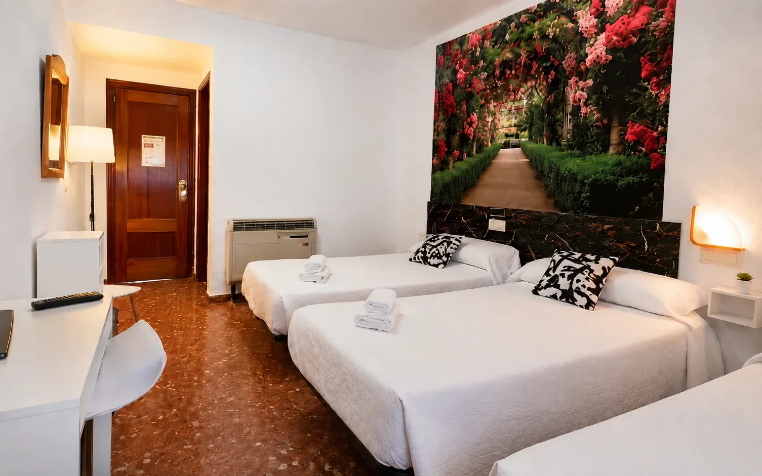 Habitación triple real del Hotel Al-Ándalus Peal
