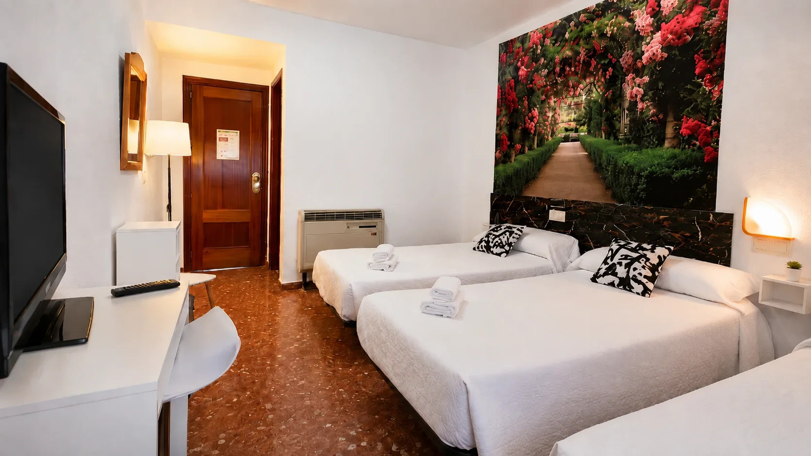 Real triple room at Hotel Al-Ándalus Peal