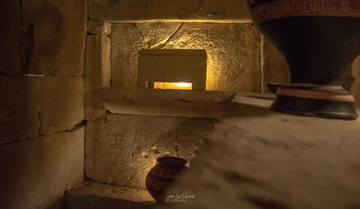 Interior de la Cámara Sepulcral de Toya
